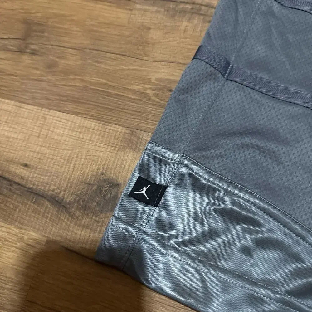 2010 Jordan Dri-Fit Grey White Silky Dazzle Shiny Basketball 395417-065 Shorts